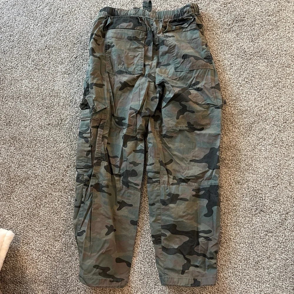 GAP Women's Camouflage Wide Leg Pants - Picture 5 of 5